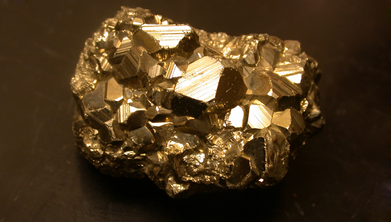 Золото химическая реакция. Золото металл. Соединения золота химические. Химическое вещество золото. Золото металл химия.
